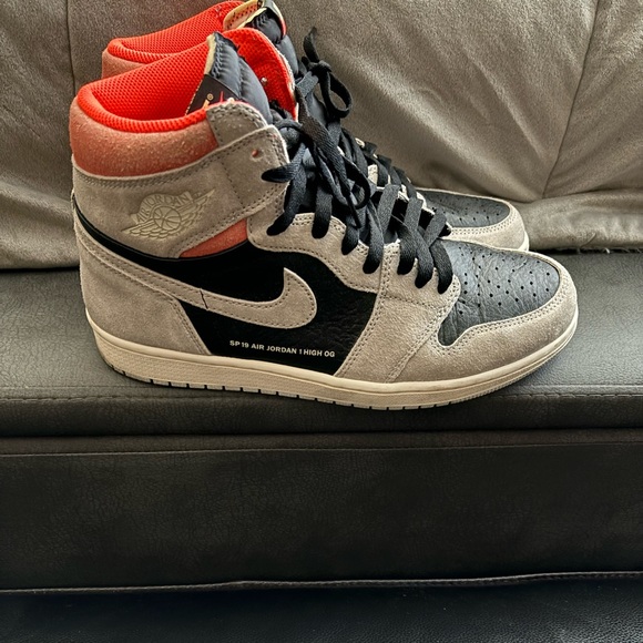 2019 Men’s Air Jordan 1 Retro High OG 'Neutral Grey’ - Picture 5 of 6